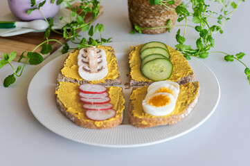 Delicious Hummus Sandwiches with Fresh Toppings