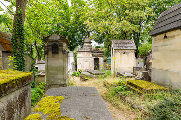 A walk through the Pere Lachaise Cemetery