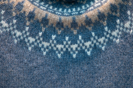 Icelandic wool pullover with traditional pattern