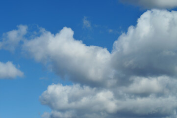 Multiple Puffy Clouds in Bright Blue Sky – Clean and Dreamy Nature Image for Stock Use, Sky Textures, and Inspirational Creative Projects