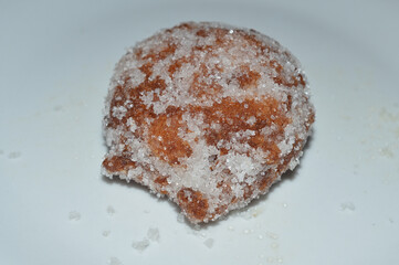 Dolce, frittelle di San Giuseppe, riso, uva passa, pinoli, cannella
