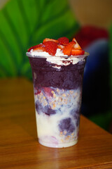 Copo de Açai com Morango e Recheio
