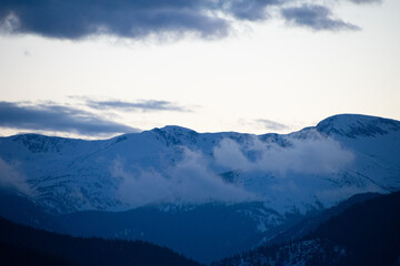 Fototapeta premium Gray winter evening in the Colorado Rocky Mountains
