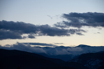 Fototapeta premium Gray winter evening in the Colorado Rocky Mountains