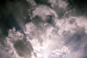 Obraz premium sun piercing dark winter sky 