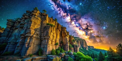 Obraz premium Arkansas cliffs ignite the night. Starry skies, dramatic shadows, and majestic Ozark rock formations create unforgettable images.