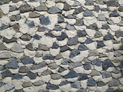 Tekstur batu besar yang di pecah hingga menjadi tatanan rapi, pengganti batu bata yang di buat untuk rumah jaman dahulu,termasuk rumah tua tapi sampai sekarang masih banyak penggunanya