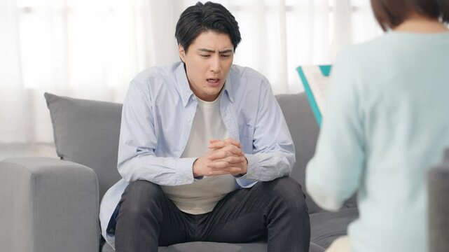 カウンセリング、ビジネス、患者、インタビュー、カウンセラー、面談、面接、心理、テスト、検査、相談、会話、クリニック、病院、男性、女性、日本人、顔なし、産業医、医師、医療、診察、診療、診断、資格、仕事、治療、メンタルヘルス、アドバイザー、コーチング、サポート、支援、セラピー、セラピスト、取材、記者、診察室、キャリア、ストレス、心療内科、精神科、悩み、質問、公認心理師、臨床心理士、相談員、調査、問診、