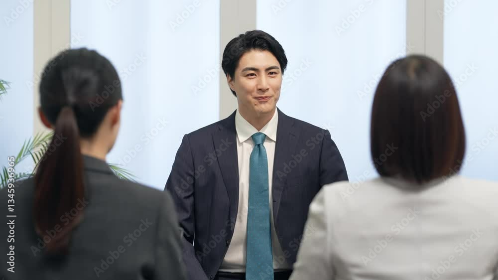 Poster 面接、採用、ビジネス、リクルート、就活、就職活動、自己pr、アピール、面接官、男性、ビジネスパーソン、ビジネスマン、新卒、中途、人材、面談、インタビュー、オフィス、企業、会社員、女性、日本人、話す、説