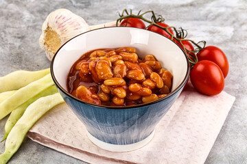 White baked bean in tomato sauce