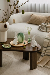 Scandinavian-style Easter decor with soft fabrics, wooden elements, and pastel-colored details. A warm and inviting seasonal interior.