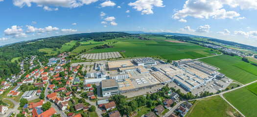 Ausblick ins Unterallgäu rund um die Ortschaft Wolfertschwenden bei Bad Grönenbach