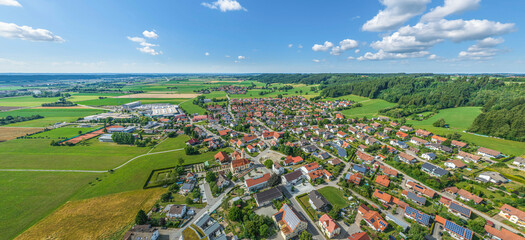 Ausblick ins Unterallgäu rund um die Ortschaft Wolfertschwenden bei Bad Grönenbach
