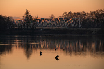 Most kolejowy w Goczałkowice Zdrój, o wschodzie słońca.  © Elżbieta Kaps