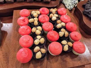 strawberry and chocolate muffins 