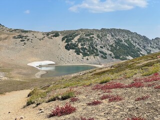 Obraz premium alpine mountain lake just past sunset lodge, Frozen Lake in Mount Rainier National Park