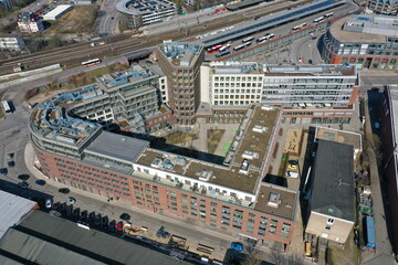 Hamburg Bergedorf Wohn und Geschäftshaus mit Ärzten Bergedorfer tor von oben, Luftaufnahme