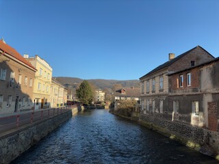 Fototapeta premium The river flows in the middle of a small town 