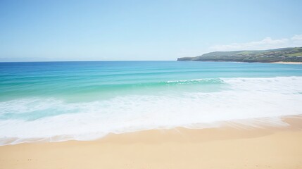 Obraz premium Beautiful ocean waves rolling onto the sandy beach under clear blue skies