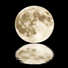 Obraz premium Full Moon Reflection with Night Sky.