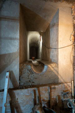 Underground tunnel construction with concrete supports