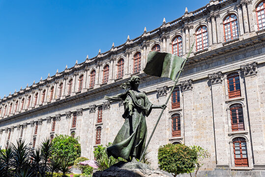 guadalajara, edficio, arquitectura, conquitas, plaza fundadores, fundacion de guadalajara, beatriz hernandez