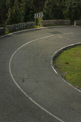 Curva Peligrosa en el Alto de la Granja, entre Sámano y Guriezo, Carretera de Montaña, Cantabria