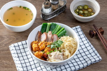 Egg noodle with red roast pork, crispy pork, dumplings, soup and condiments
