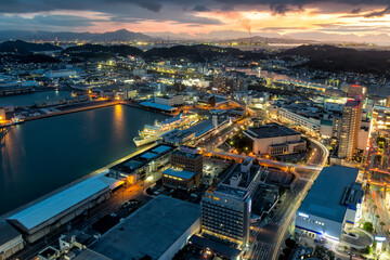 Obraz premium Sunset View Above Shimonoseki in Yamaguchi, Japan