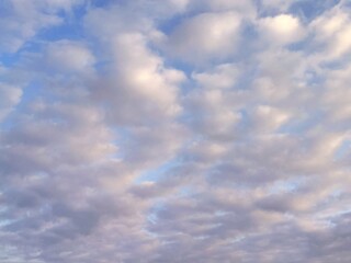 空と雲の風景、青空と白い雲、春の空の風景、春の雲の形