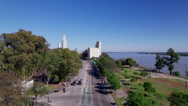 ciudad de rosario, costanera, r&iacute;o paran&aacute;, d&iacute;a soleado, edificios, paisaje urbano, rosario, argentina, arquitectura, costanera de rosario, vista panor&aacute;mica, ciudad argentina, r&iacute;o, agua, paisaje natural