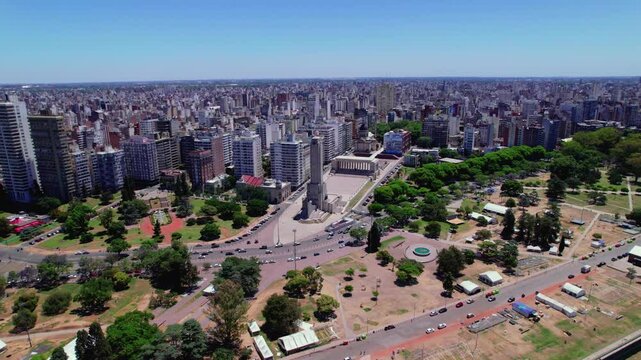 Monumento a la Bandera en Rosario, Argentina, visto con dron. D&iacute;a soleado, bandera flameando, vista a&eacute;rea, patria, bandera. 