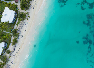 A beautiful blue ocean with a white house in the background