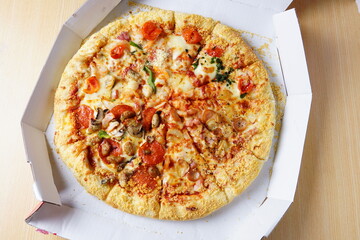 デリバリーピザ