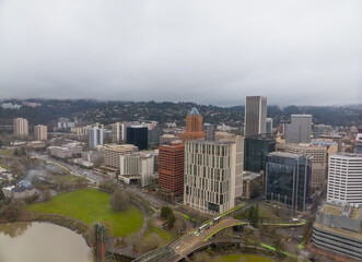 Obraz premium A city view with a bridge and a river