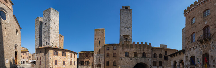Obraz premium Amazing view of the towers and the buildings of the wonderful village of San Gimignano. A Unesco World Heritage. Tuscany, Italy