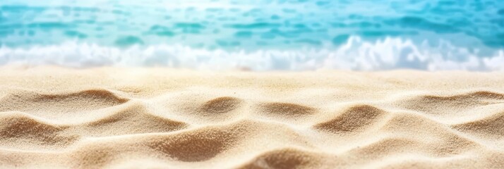 Obraz premium A serene beach features soft, golden sand with gentle waves lapping at the shore. The clear blue water reflects sunlight, enhancing the peaceful atmosphere