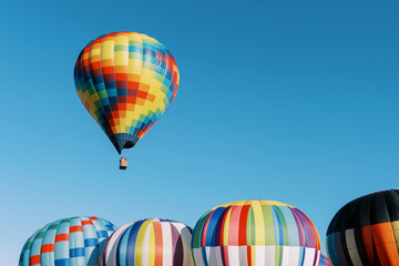 Obraz premium Colorful Hot Air Balloons in Clear Blue Sky