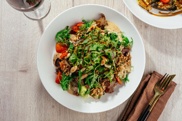 Quinoa salad with shrimp and arugula