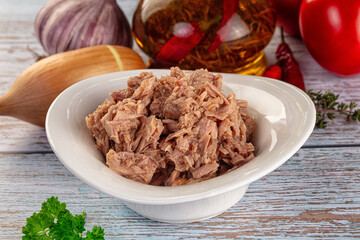 Canned tuna fish in olive oil