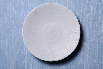 真上から見た白い和皿　背景素材