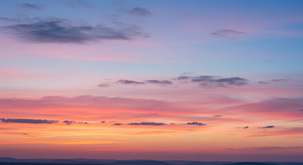 Fototapeta premium Serene Sunset Sky With Stunning Pink and Blue Colored Clouds 