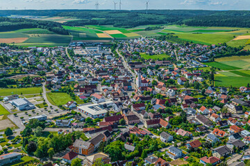 Die Gemeinde Dischingen im ostwürttembergischen Härtsfeld aus der Vogelperspektive