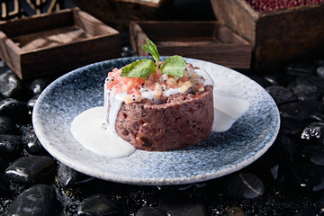 Honeycomb coal-shaped yogurt and red bean paste cake