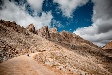 The natural beauty of National Highway 317 in Ganzi, Sichuan, China, and the scenery of Queer Mountain