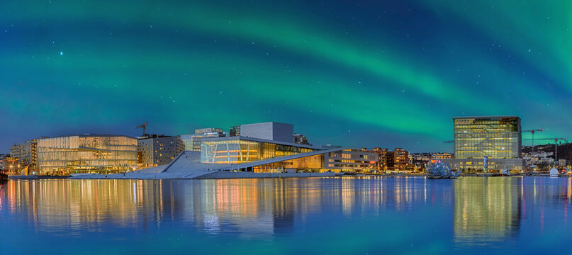 Oper und Munchmuseum Panorama mit Nordlicht Nacht Oslo Norwegen