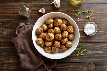 Oven baked baby potatoes with olive oil, garlic and herbs