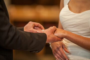 Obraz premium A loving couple exchanging their wedding rings during a beautiful ceremony that captures their love and commitment
