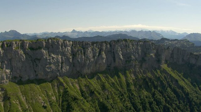 Vue a&eacute;rienne du massif du Parmelan dans les Alpes en &eacute;t&eacute;