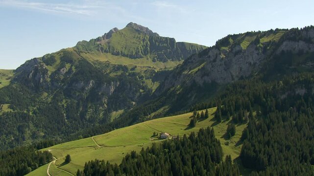 Panorama a&eacute;rien Pic de Jallouvre, Lac de Lessy, Pointe Perc&eacute;e, Chinaillon